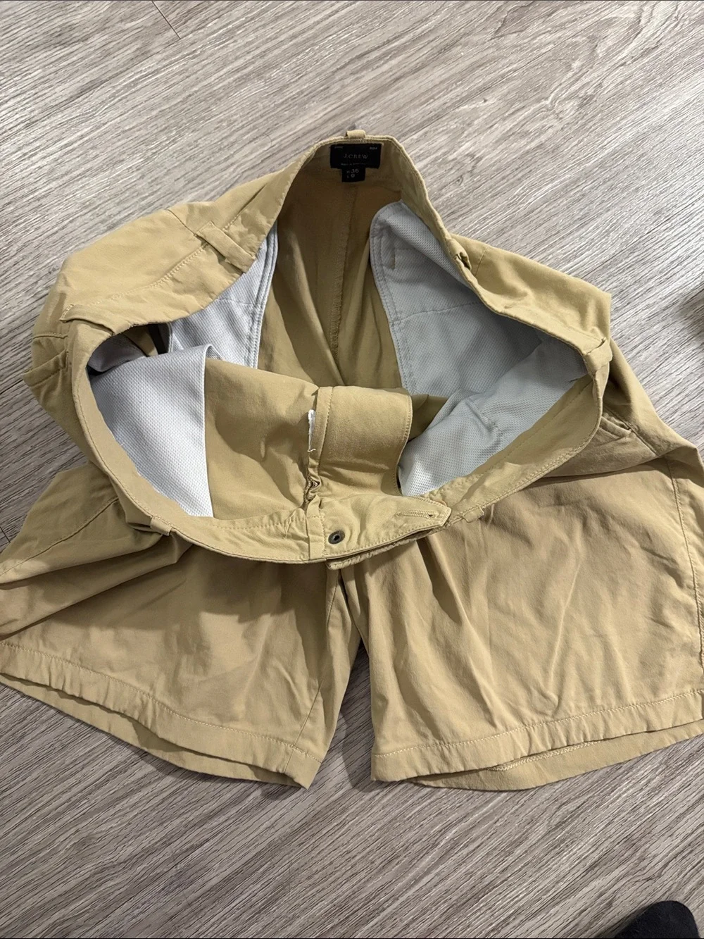 J. Crew Men’s Flat-Front Shorts in Light Khaki Sz 36